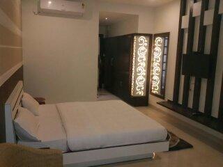 Meghdoot Hotel & Resort Ujjain Zimmer foto